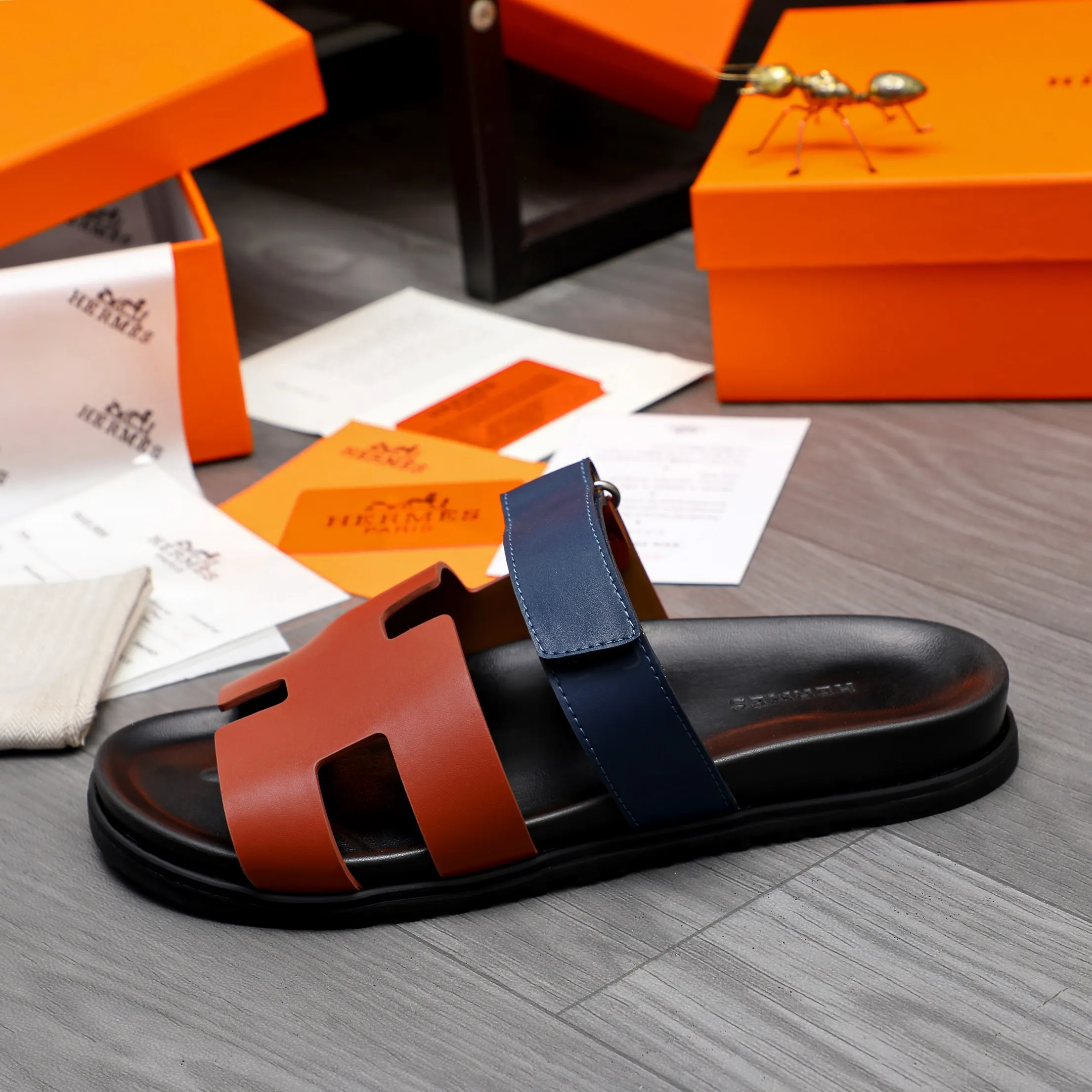 Men's shoes 💰340 Product trademark: Hermes "Hermes" Couple's slippers Regular size: 36-46 Product materials: Selected high-quality cowhide upper, microfiber lining, original outsole
